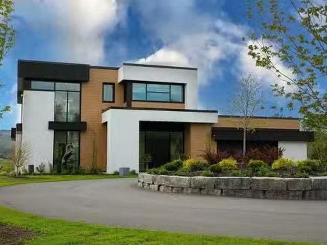 40 Rue Valiquette, Magog, QC, J1X 0W2 Luxury House for sale.