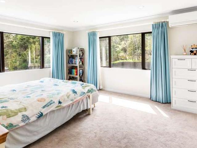 40 Silver Moon Road, Albany, North Shore City