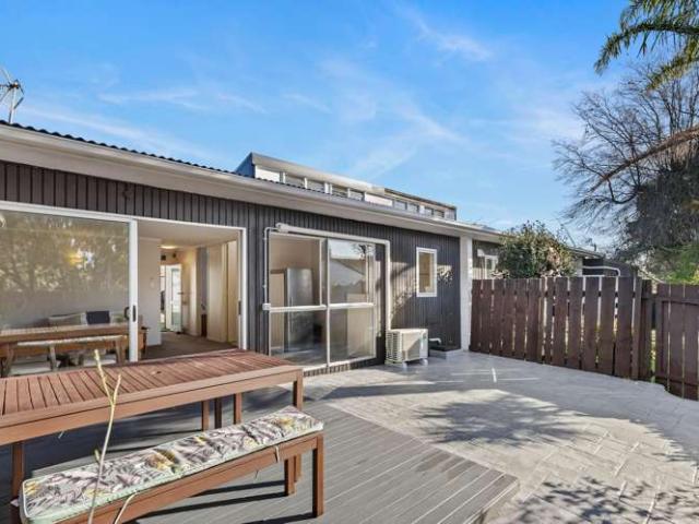 4/109A Te Atatu Road, Te Atatu South, Waitakere City