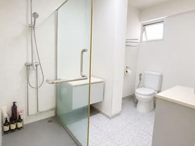 410 Jurong West Street 42 HDB Apartment For Sale, $729,999, 3 Bed 3 Bath 1,593 sqft $458.00 psf