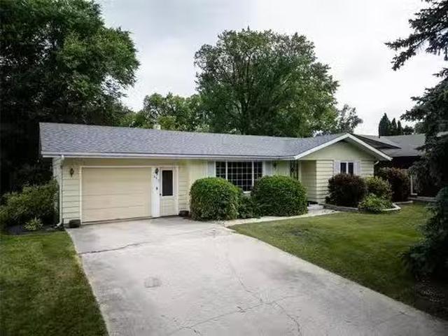 411 Ash Avenue, Steinbach, MB, R5G 0G4 house for sale Listi.