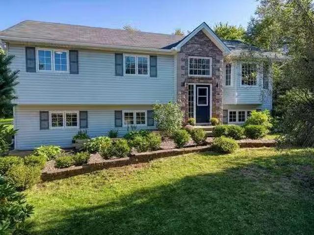 411 Kingswood Drive, Hammonds Plains, NS, B4B 1M2 house for.