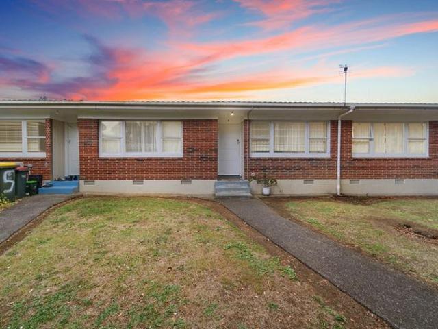 4/11 Oakland Avenue, Papatoetoe, Manukau City