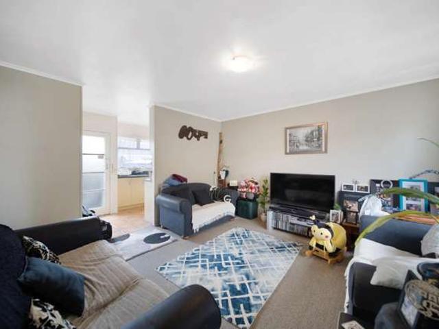4/11 Oakland Avenue, Papatoetoe, Manukau City