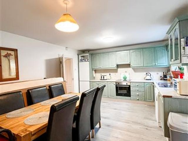 380,000 | 6 Castle Park, Killarney, Kerry O'Callaghan Town & Country Real Estate 4973 MyHome. Ie Residential
