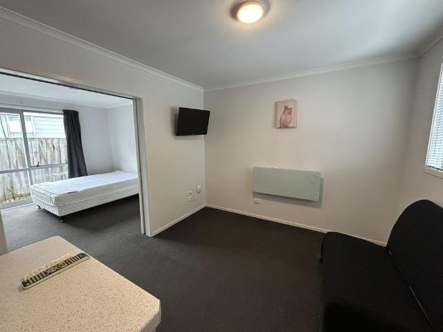 4/12 Crescent Court