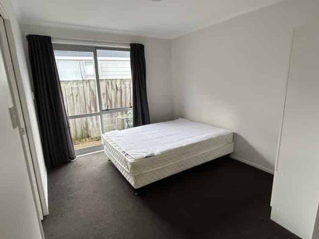 4/12 Crescent Court