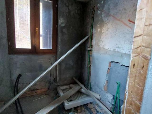 413/2025 16 BG appartamento posta al piano sottotetto con cantina in asta a Schilpario