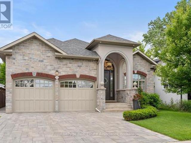 413 Marf Avenue, Mississauga, ON, L5G 1T2 house for sale | Listing ID W13460 | Royal LePage