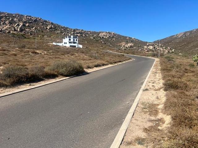 414 m² Land available in St Helena Views
