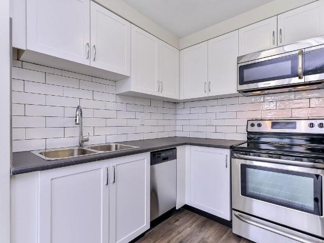 415 & 435 Michigan Street Apartments 1 Bedroom Apartment for Rent at 435 Charter House, Victoria, BC V8V 1R9 James Bay