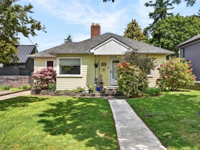 415 Dundas St, Victoria, BC, V9A 3K1 house for sale | Listing ID 1034 | Royal LePage