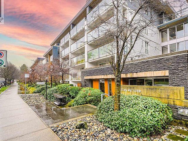 416 221 E 3rd Street North Vancouver, British Columbia