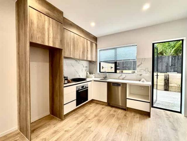 4/16 Buisson Glade, West Harbour, Waitakere City