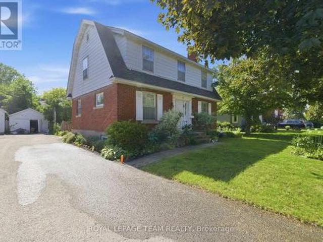 416 Tweedsmuir Avenue, Ottawa, ON, K1Z 5N5 house for sale | Listing ID X13449 | Royal LePage