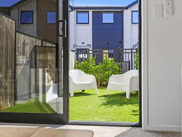 4/170 Don Buck Road, Massey, Waitakere City
