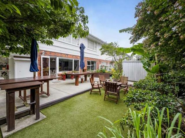 4/17 Houghton Street, Meadowbank, Auckland City