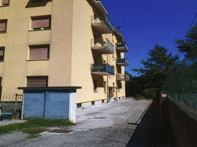 418/2016 26 BS appartamento all' asta posto al terzo piano con cantina a brescia