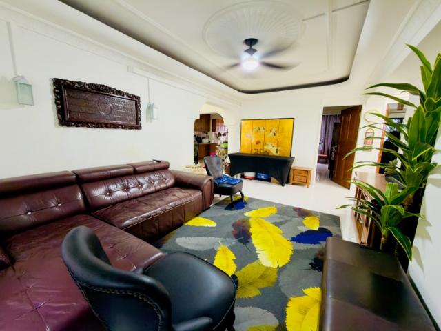 419 Hougang Avenue 8 HDB Apartment For Sale, $550,000, 3 Bed 2 Bath 1,130 sqft $487.00 psf