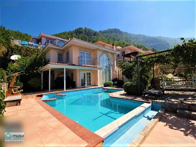4+1 280 m Sea View Villa in Tepe, Alanya Suitable for Citizen