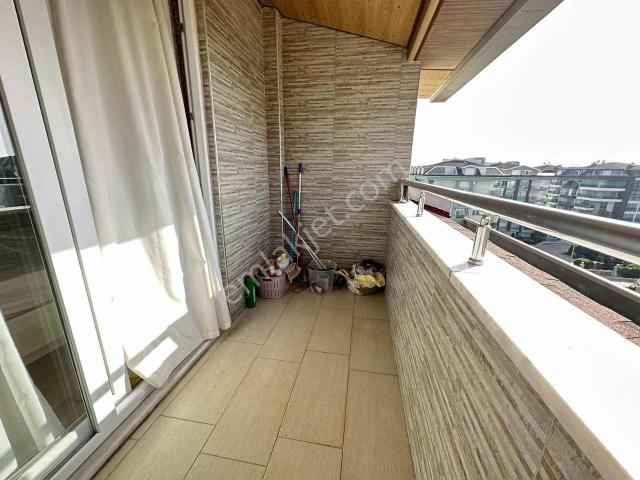 4+1 3 Cepheli 3 Balkon 2 Banyo 200 Metrekare Fırsat Daire