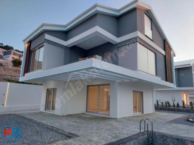 4+1 TRİPLEX HARİKA PANORAMİK DENİZ, DOĞA VE HAVUZ MANZARALI, OTOMATİK PANJURLU, OTOPARKLI, GENİŞ BAH