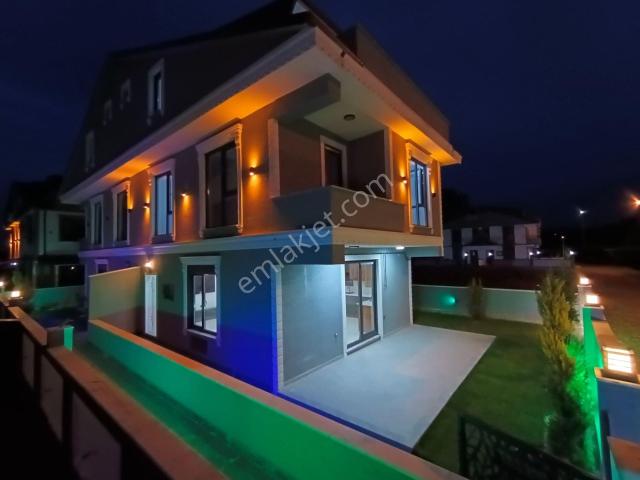 4+1 Yerden Isıtmalı, Müstakil Bahçeli Villa Vılla For Sale