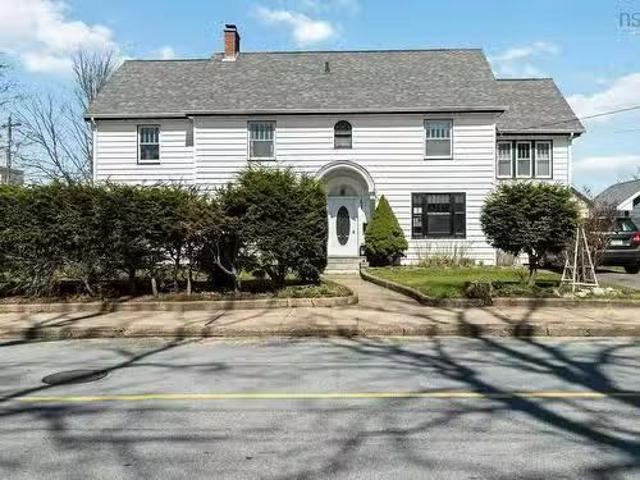 41 Alexandra Avenue, Bridgewater, NS, B4V 1H2 house for sale.