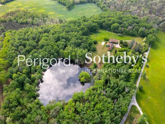 41 HECTARES – LAC PRIVÉ – CHÂTEAU XVI? SIÈCLE