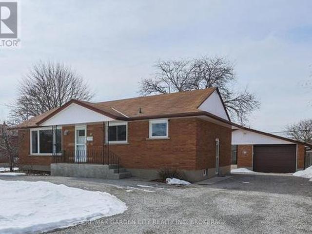 41 Howard Avenue, St. Catharines 443 Lakeport, ON, L2N 3W8 house for sale | Listing ID X12000 | Royal LePage