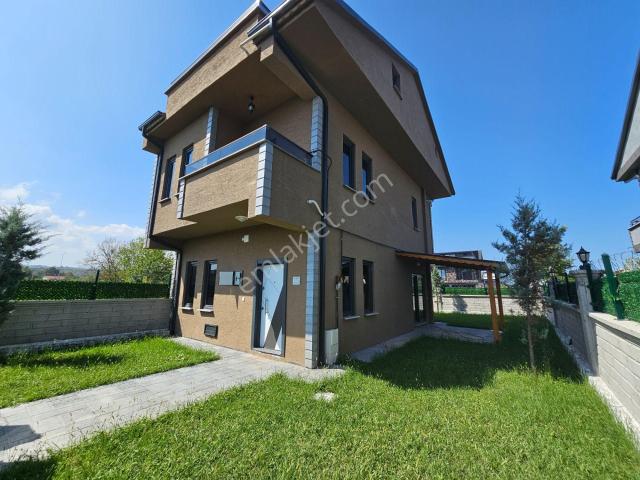 4+1 Müstakil Arsada,denize Yakın,otoparklı Villa Vılla For Sale