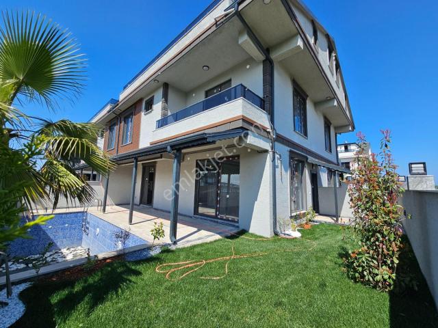 4+1 Müstakil Havuzlu,ayrı Mutfaklı Saunalı Villa