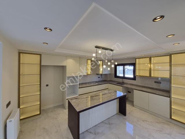 4+1 Çınarlı Tripleks Sıfır Villa 3balkon Havuz 200m2 Otopark 300m Arsa Teras G.oda 2banyo Barbekü