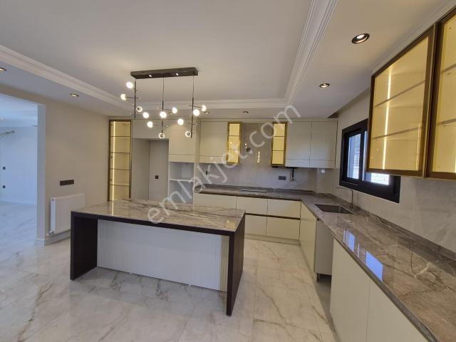 4+1 Çınarlı Tripleks Sıfır Villa 3balkon Havuz 200m2 Otopark 300m Arsa Teras G.oda 2banyo Barbekü