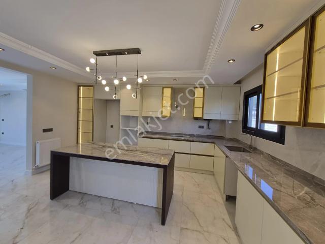 4+1 Çınarlı Tripleks Sıfır Villa 3balkon Havuz 200m2 Otopark 300m Arsa Teras G.oda 2banyo Barbekü