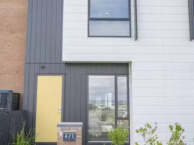 4/1 Scott Road, Hobsonville, Waitakere City For Sale