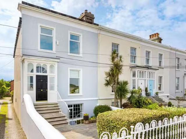 41 Strand Road, Sandymount, Dublin 4, D04PX93 is for sale