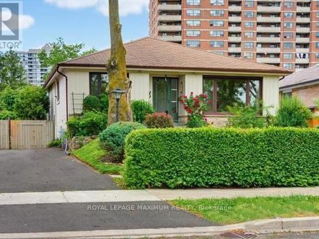 41 Strathavon Drive, Toronto, ON, M9V 2H4 house for sale | Listing ID W13471 | Royal LePage