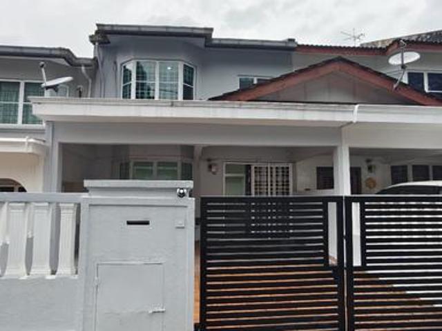 41Bedroom Home in Seri Kembangan Selangor 1399 Square Feet for O