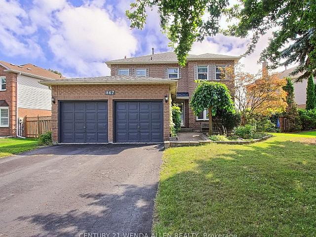 4+1br 4ba Oshawa Home With Pool & Bbq Area!