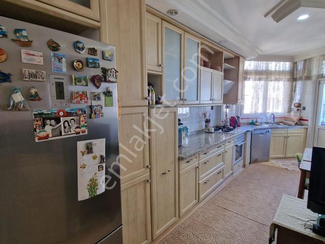 4+1güzelyalı Kap.mutfak 3banyo 3wc 240m2 Gdb Cephe 2balkon Site İçi Sosyete Pazarı Civ.az Hasarlı