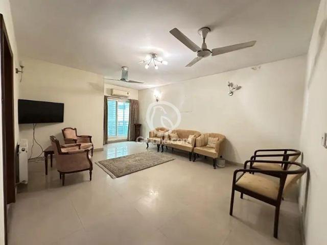 4200 Ft² Flat for Rent