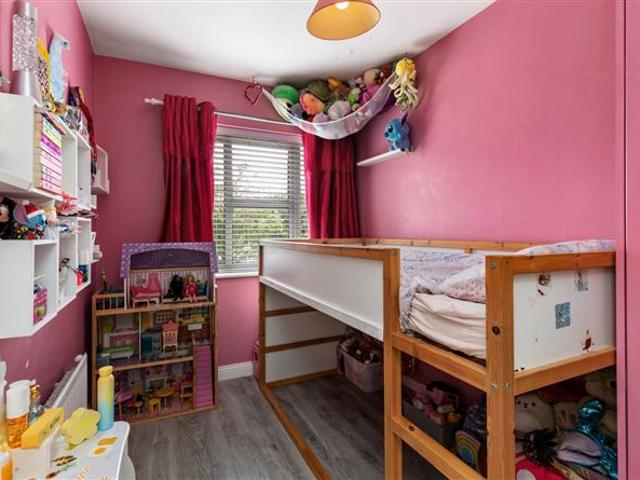 420,000 | 29 Latchford Close, Clonee, Dublin 15 DNG Castleknock 5018 MyHome. Ie Residential