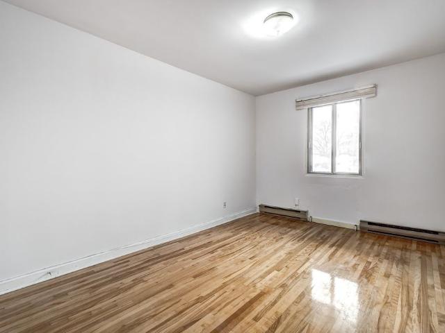 420 Av. Wolseley N Montréal Ouest, QC H4X