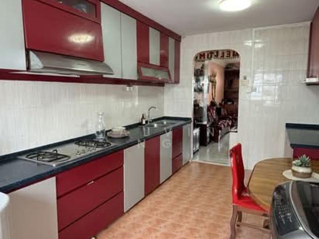420 Bukit Batok West Avenue 2 HDB Apartment For Sale, $400,000, 2 Bed 1 Bath 732 sqft $546.00 psf