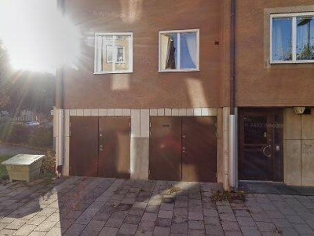 420 m2 lager till försäljning i Solna