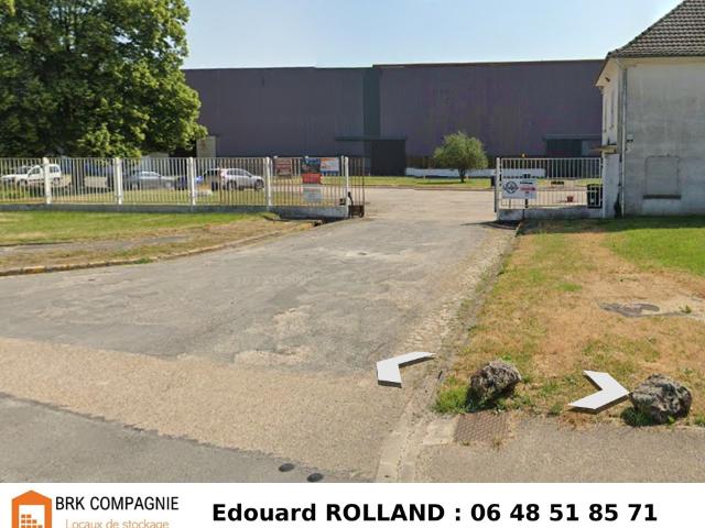 420 m² / 180 000 euros / Stockage / Site gardiennné