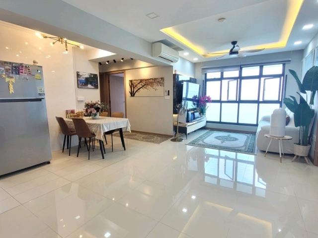 420A Northshore Drive HDB Apartment For Sale, $950,000, 3 Bed 2 Bath 1,012 sqft $939.00 psf