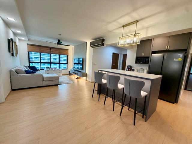 420C Northshore Drive HDB Apartment For Sale, $888,000, 3 Bed 2 Bath 1,205 sqft $737.00 psf