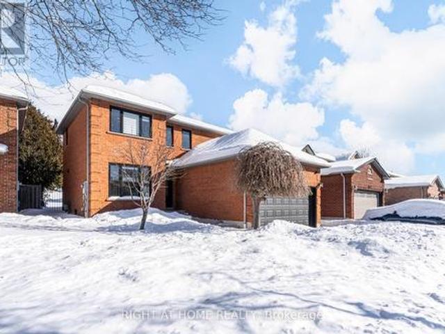4212 Credit Pointe Drive, Mississauga, ON, L5M 3K2 house for lease | Listing ID W12749 | Royal LePage